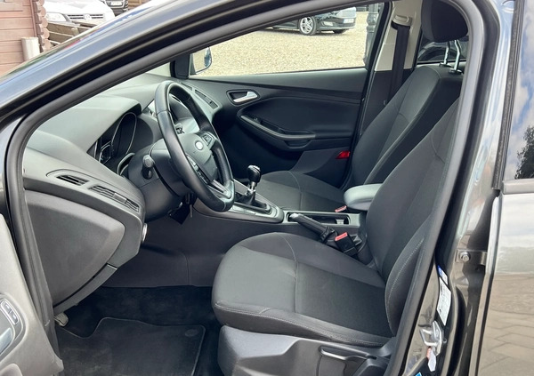 Ford Focus cena 41900 przebieg: 162000, rok produkcji 2017 z Świętochłowice małe 277